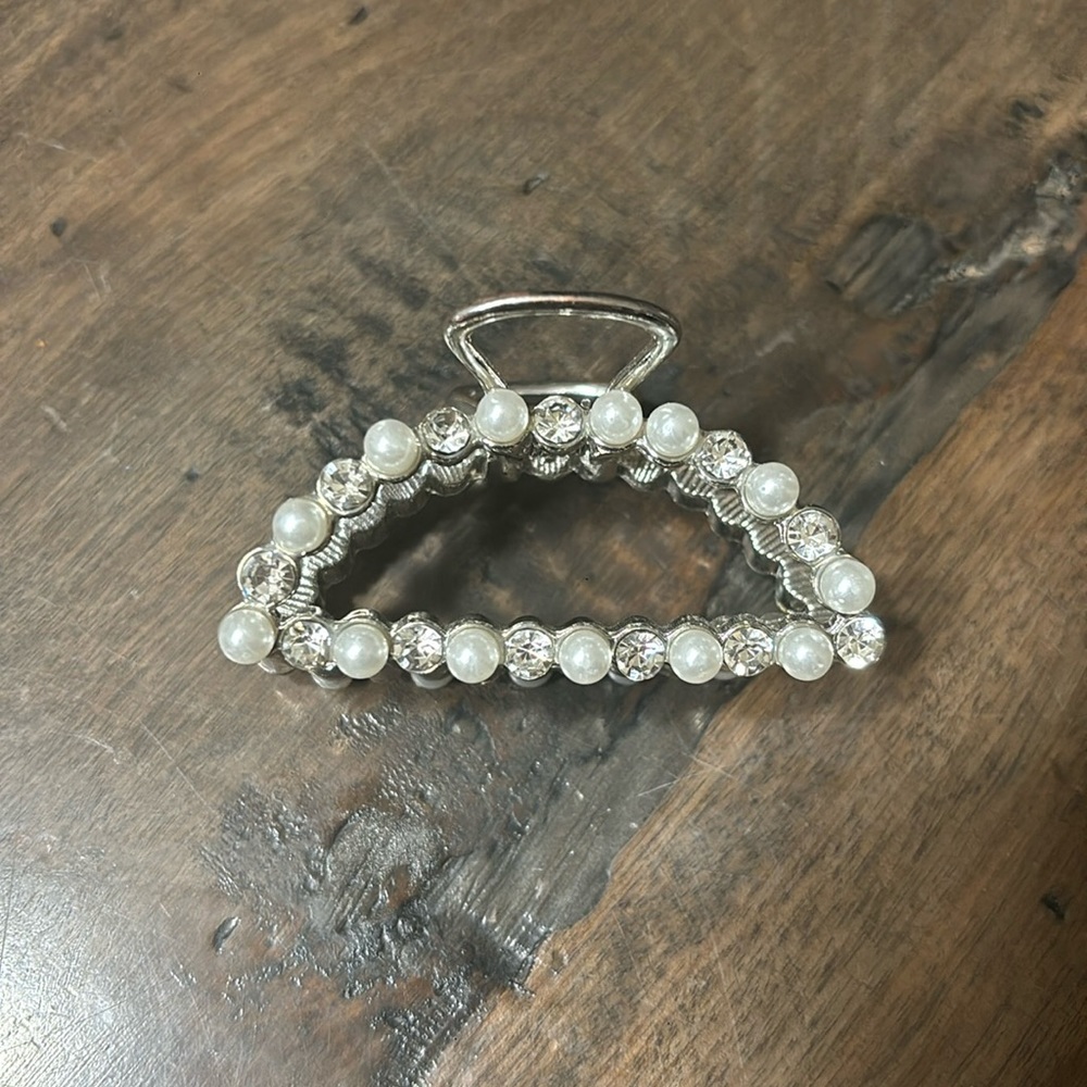 Pretty hair clip